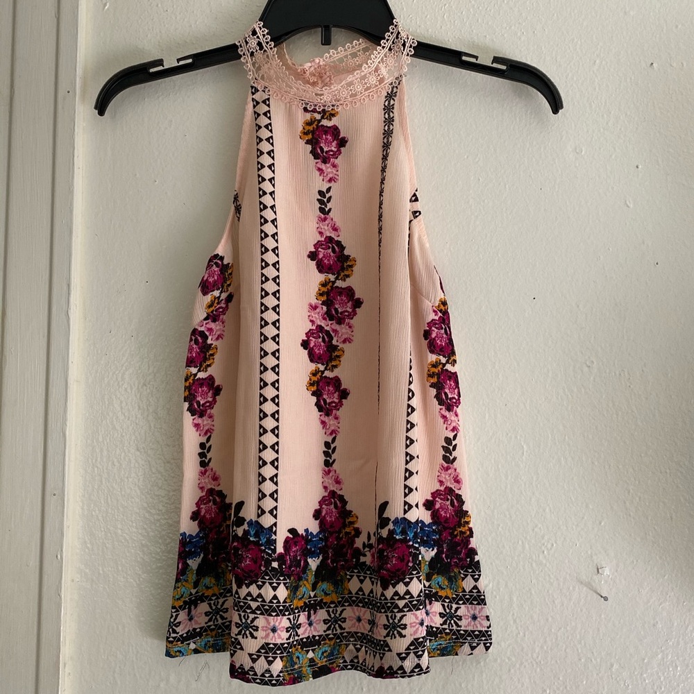 PRICE DROP! 💕 Pink Floral Top
